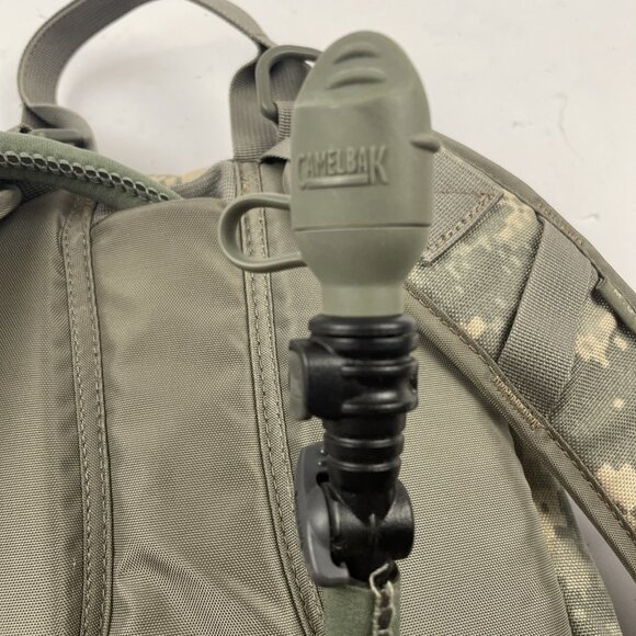 Camelbak Maximum Gear Digital Camo Hydration Backpack With Bladder Hiking Bag - Picture 8 of 14